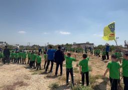הילדים מצבא הגאולה התייצבו בשטח הארמון